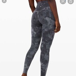 Lululemon Diamond Dye Aligns size 2, fits as a 4
